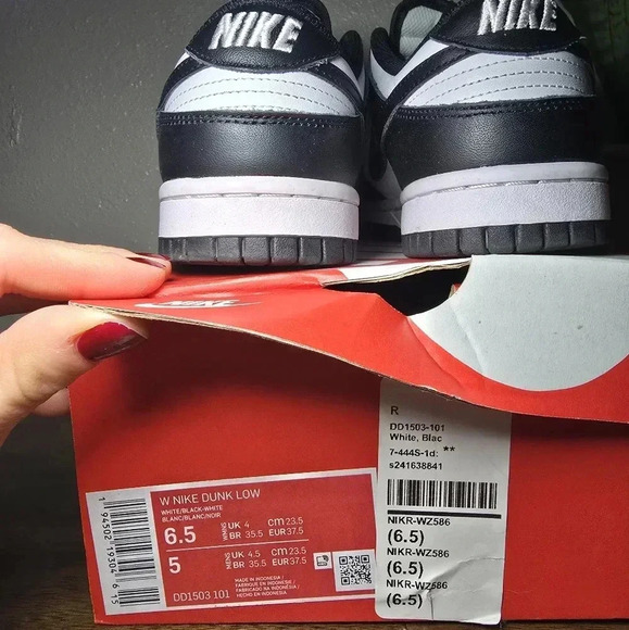 Womens Nike Dunk Low - Picture 11 of 11